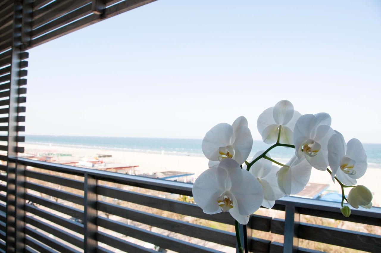 Kiss Beachfront & Restaurant