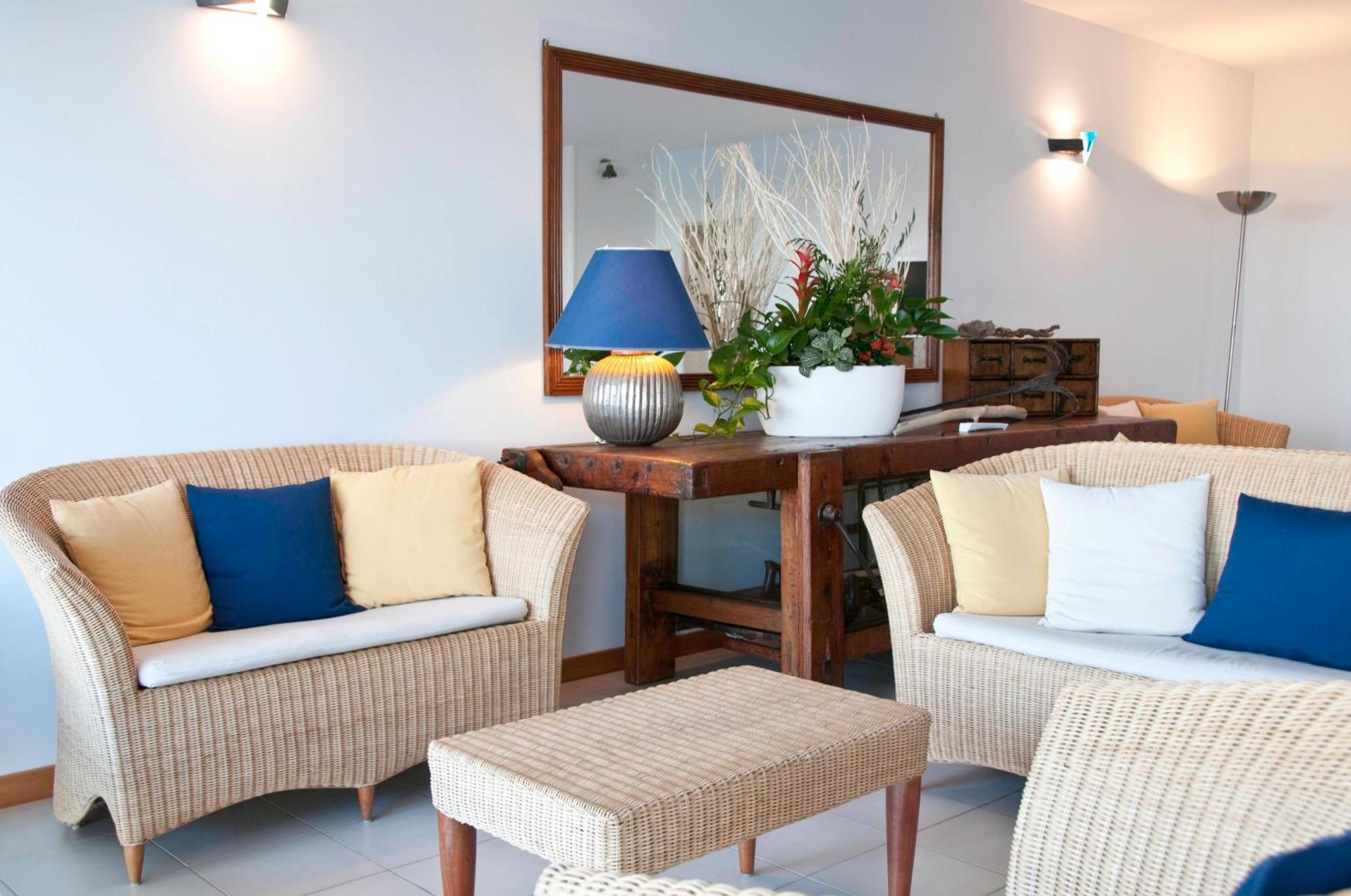 Kiss Beachfront & Restaurant Hotel 3*