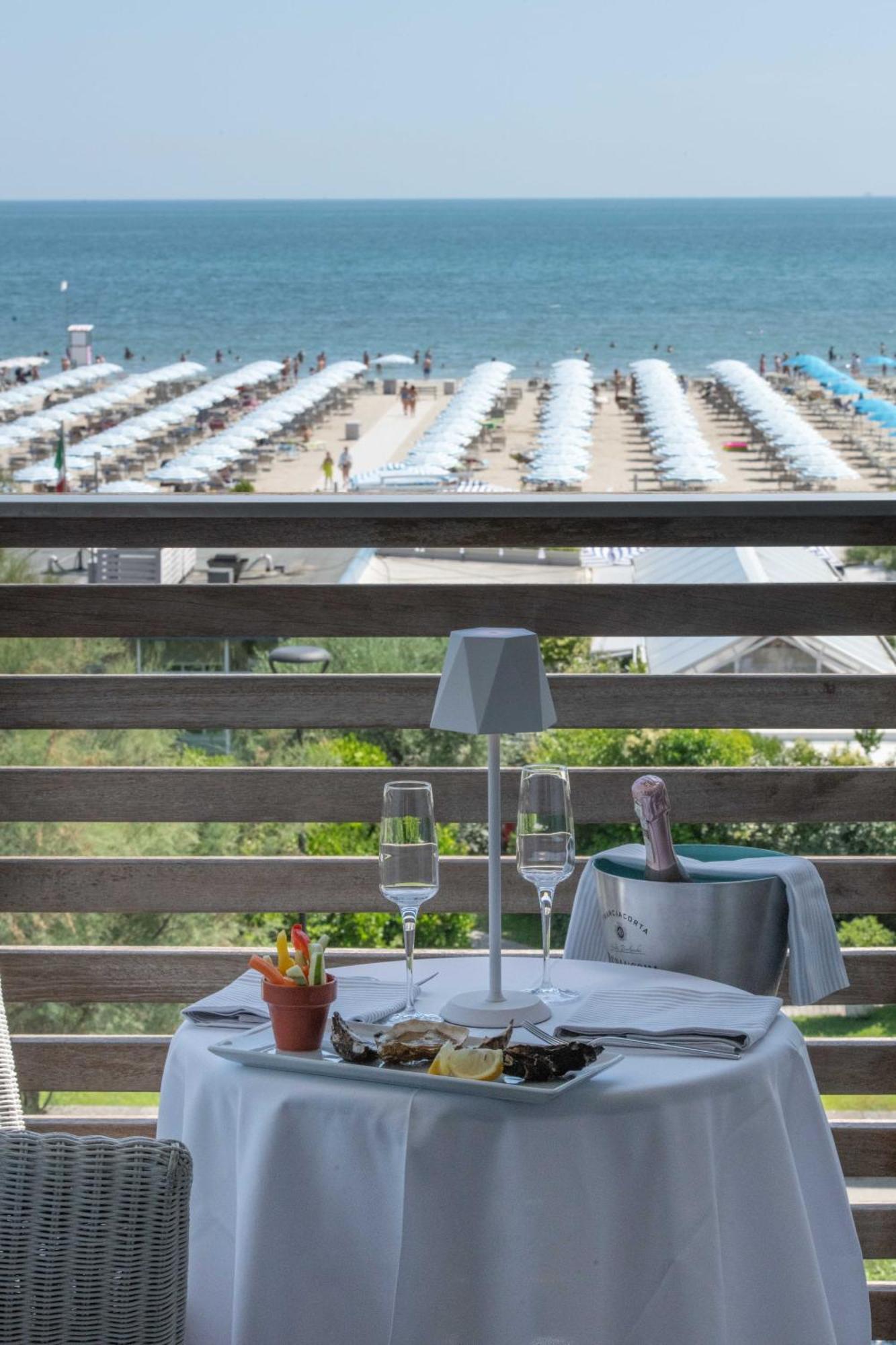 Kiss Beachfront & Restaurant Hotel Cervia