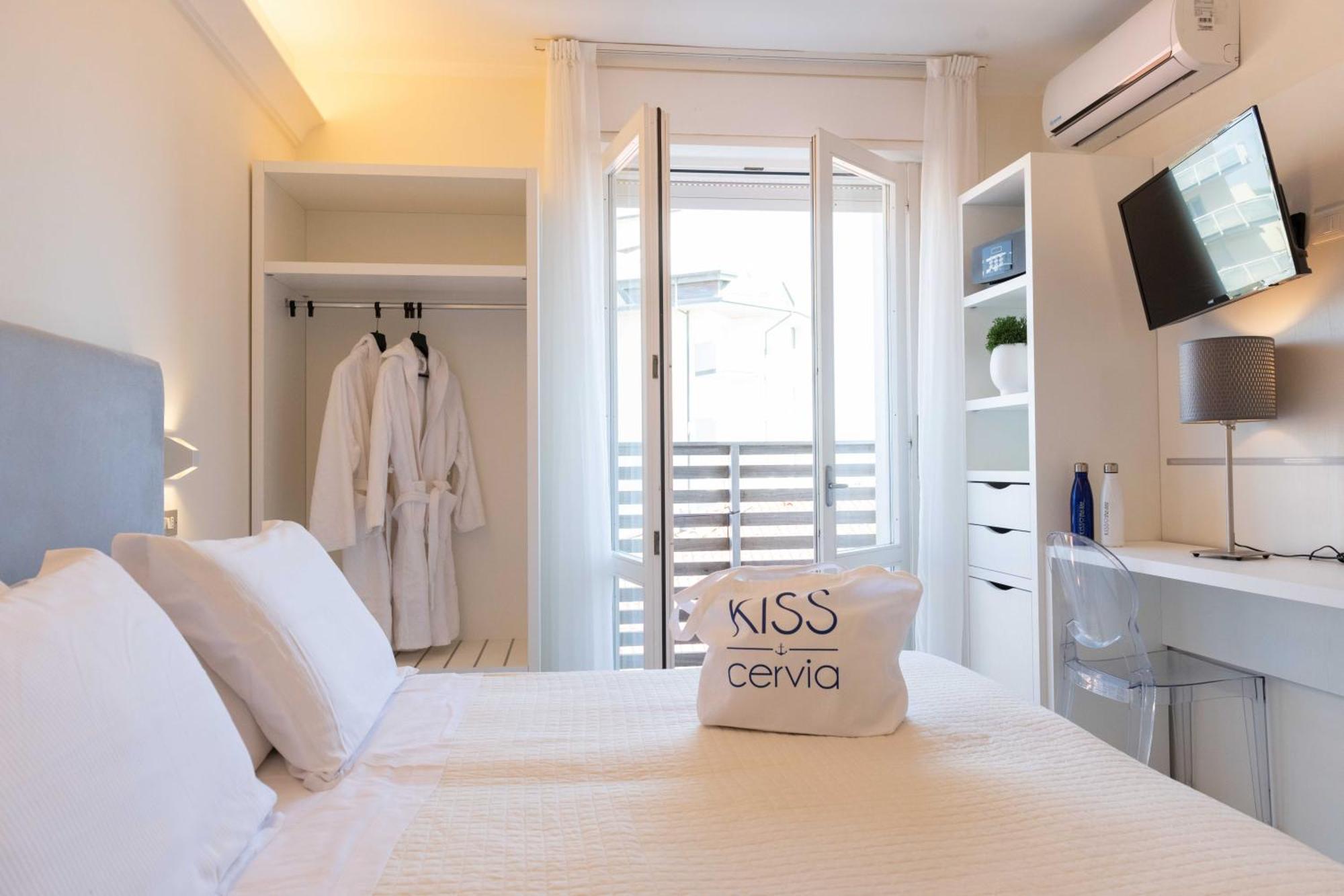 Hotel Kiss Beachfront & Restaurant Cervia