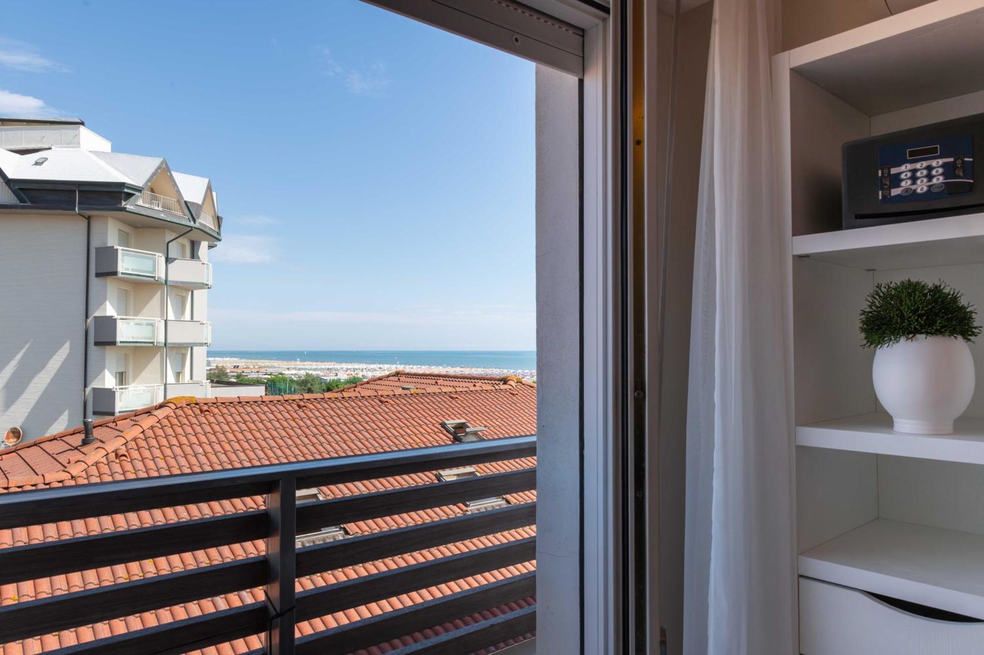 Kiss Beachfront & Restaurant Hotel 3*