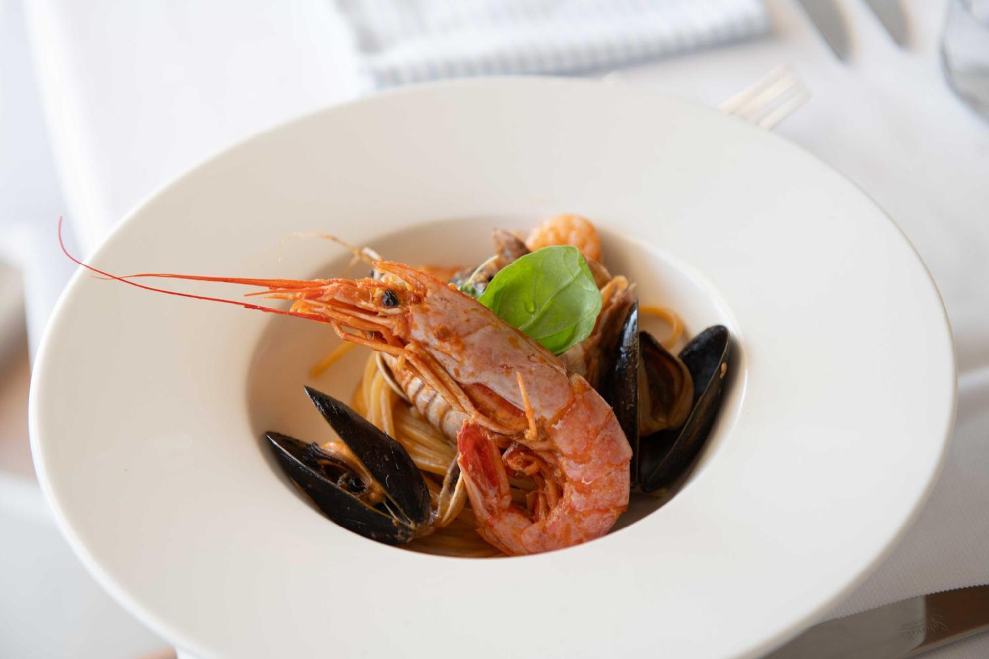 Hotel Kiss Beachfront & Restaurant