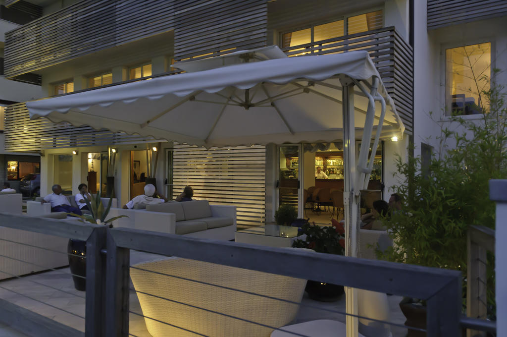 Hotel Kiss Beachfront & Restaurant