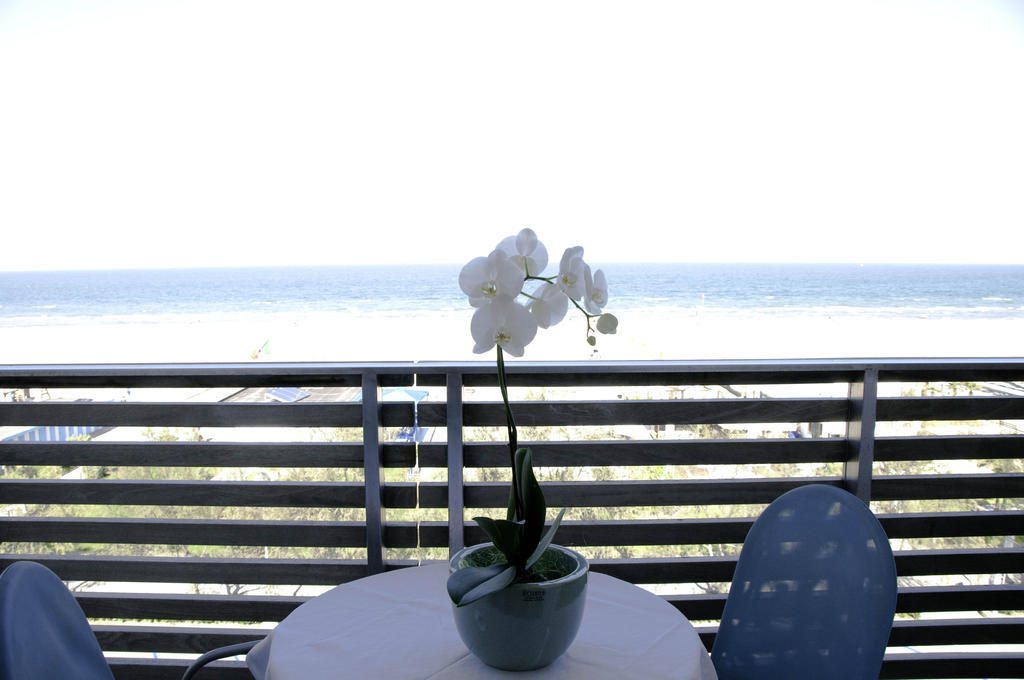 Hotel Kiss Beachfront & Restaurant 3*
