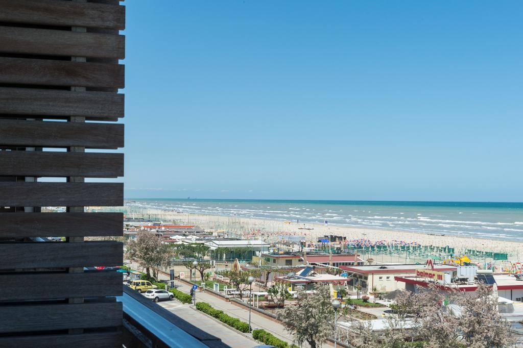 Kiss Beachfront & Restaurant Hotel